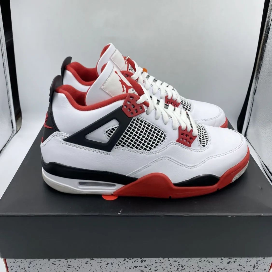 Air Jordan 4